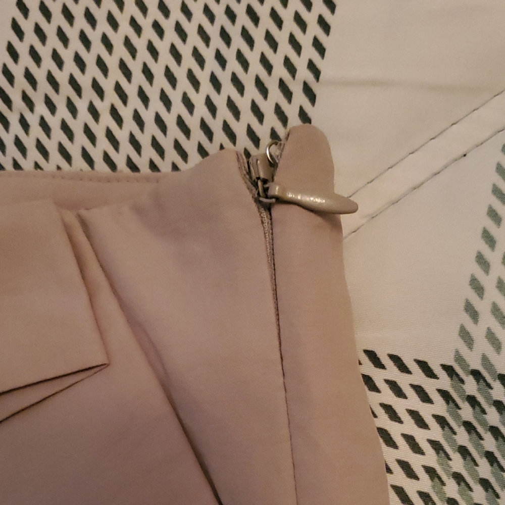 Simply Vera Vera Wang Tan Pleated Shorts with Bow - Picture 3 of 4